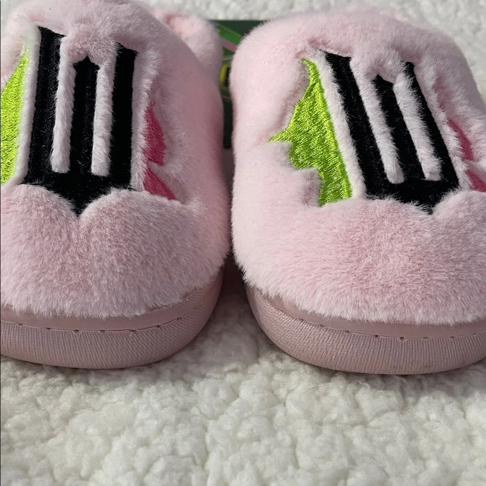 NWT Wicked Kids Scuff Slippers in Pink and Green Size 11/12 Child